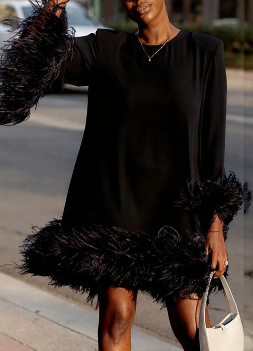 Mini Robe Asymétrique à Une Épaule avec Détails en Plumes