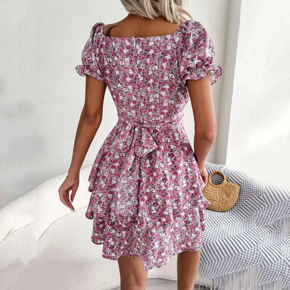 Robe à Fleurs avec Col Carré et Manches Bouffantes