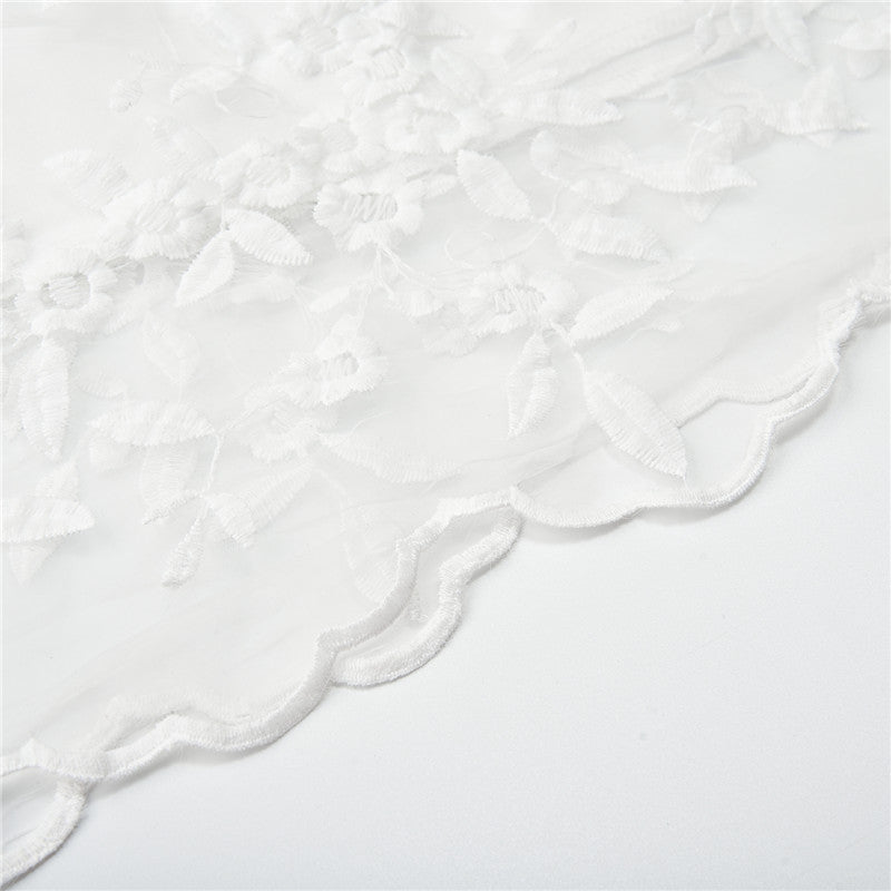 Robe d'été blanche élégante