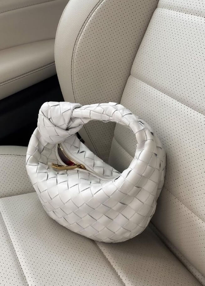 Élégant sac à main tissé